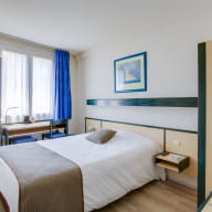 chambre3_hotel-champ-de-mars_st-brieuc